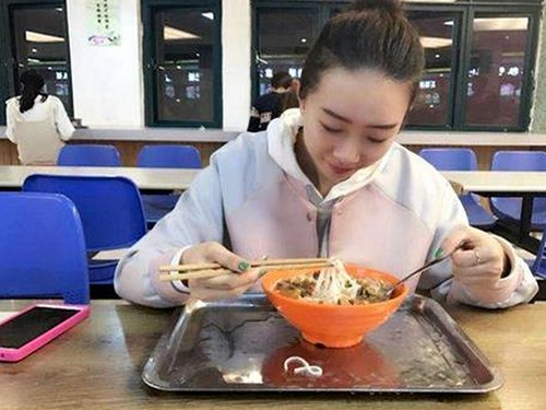 王鹤棣娱乐吃瓜真相揭秘：那些年我们追过的八卦到底靠谱吗？🍿